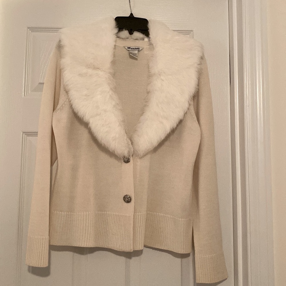 Beautiful Nygard Collection cardigan. removable fur collar & rhinestone buttons